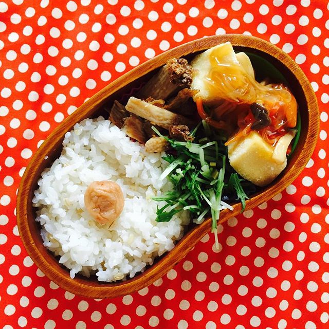 きょうのお弁当(4/13)揚げ高野豆腐のあんかけ、長芋のおかか炒め、水菜の浅漬け、もち麦ごはん。